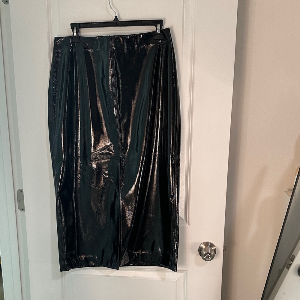 GAP- Black Shiny Midi Skirt